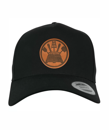 Brauer-Cap mit gebogenem Schirm und Lederpatch