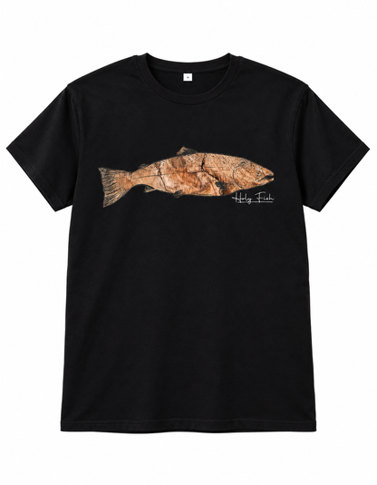 Schwarzes Holy Fish M11 Forellen-T-Shirt mit kupferfarbenem Fischmotiv vor weißem Hintergrund