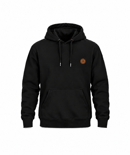 Schwarzer Glaser Hoodie mit kleinem kupferfarbenem Brustwappen auf weißem Hintergrund