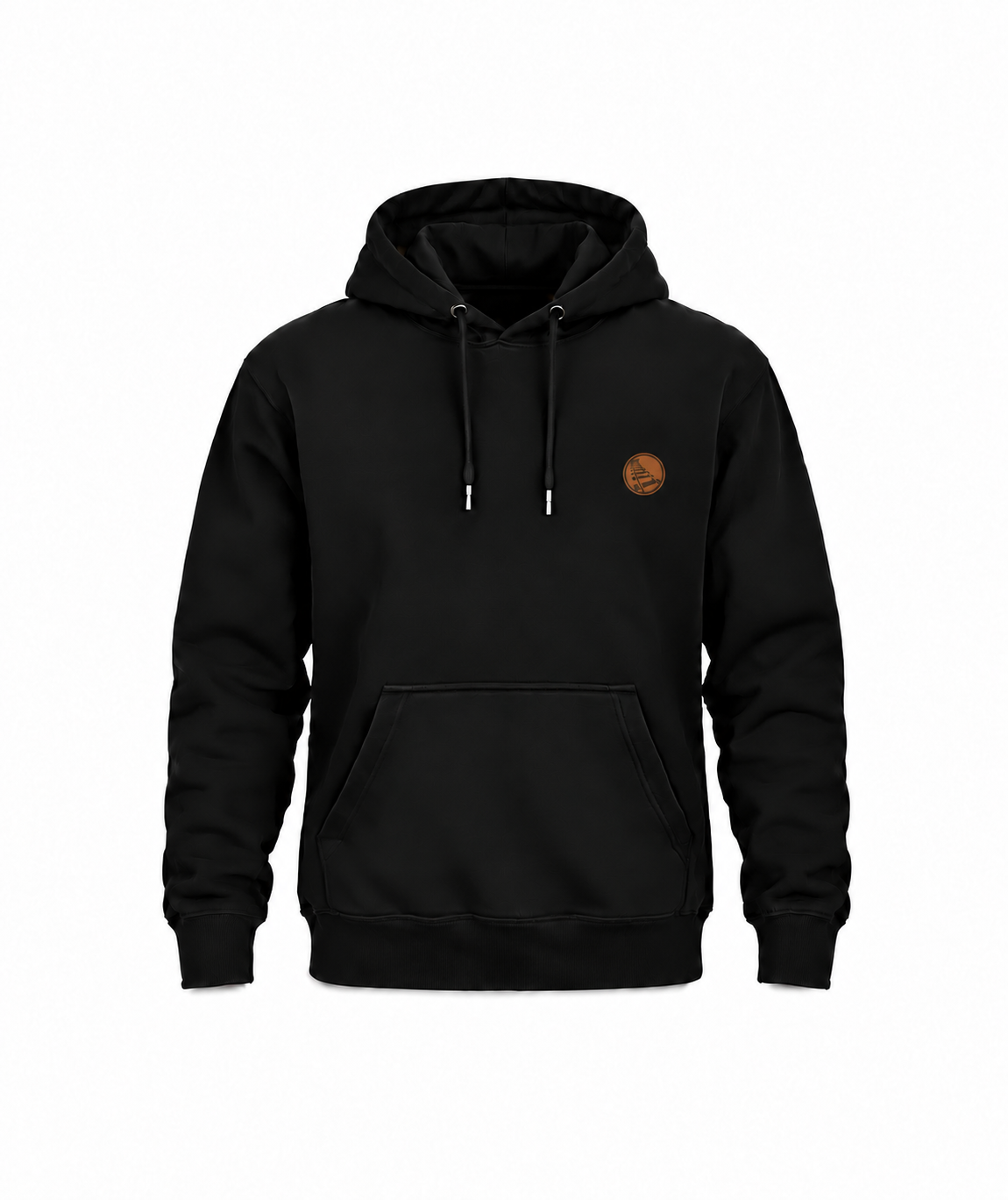 Schwarzer Gleisbauer Hoodie mit kleinem kupferfarbenem Brustwappen auf weißem Hintergrund
