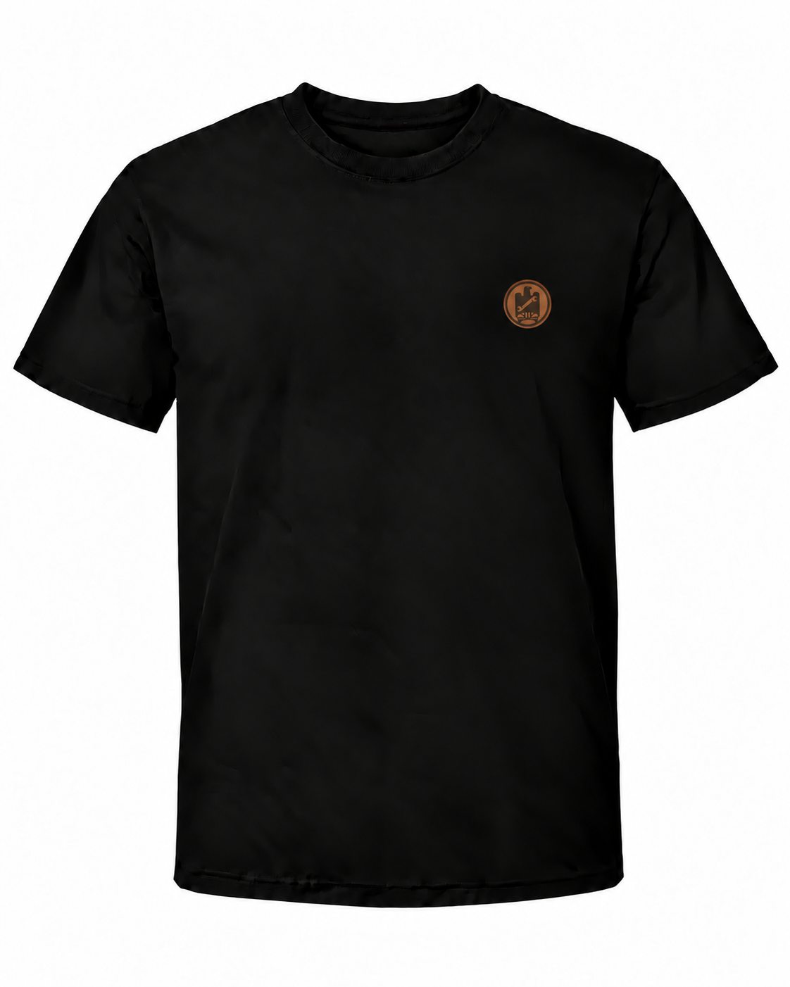 Schwarzes Workaholicz Mechatroniker T-Shirt mit kleinem Wappenprint auf der linken Brust vor weißem Hintergrund.